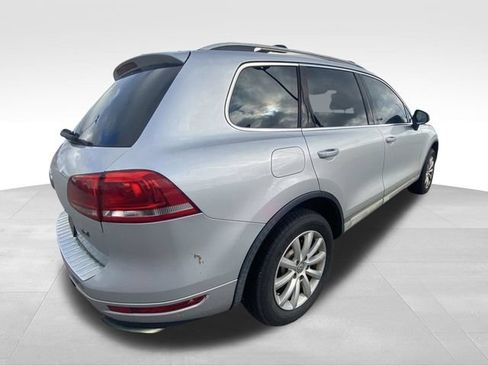 Used 2011 Volkswagen Touareg Sport AWD/4WD image 11