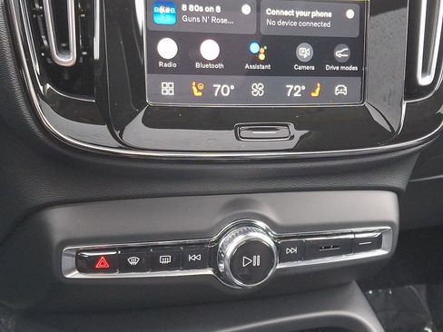 Certified 2025 Volvo XC40 B5 Plus image 17