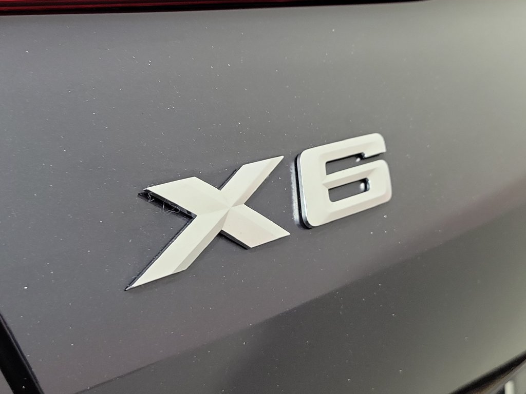 Used 2022 BMW X6 xDrive40i w/ M Sport Package AWD/4WD image 6