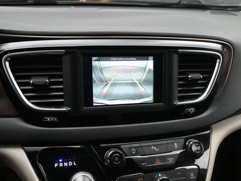 Used 2019 Chrysler Pacifica Touring Plus w/ Cold Weather Group image 16