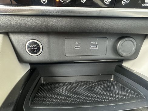 Used 2023 Nissan Rogue SL image 28