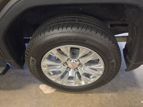 Used 2019 GMC Sierra 1500 Denali w/ Driver Alert Package II AWD/4WD image 3