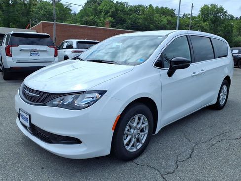 New 2027 Chrysler Pacifica LX FWD image 8