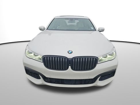 Used 2017 BMW 750i image 8