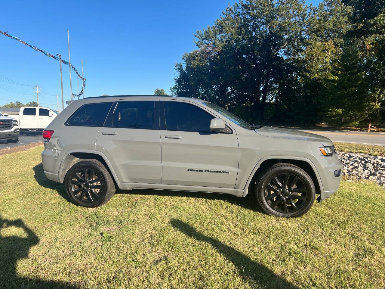 Used 2021 Jeep Grand Cherokee Laredo X RWD image 6