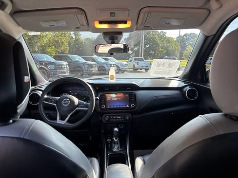 Used 2021 Nissan Kicks SR w/ SR Premium Package FWD image 16