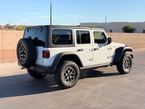 Used 2025 Jeep Wrangler Unlimited Rubicon w/ Convenience Group AWD/4WD image 8