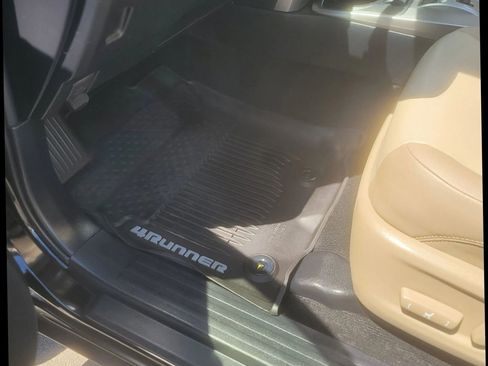 Used 2018 Toyota 4Runner SR5 Premium AWD/4WD image 37