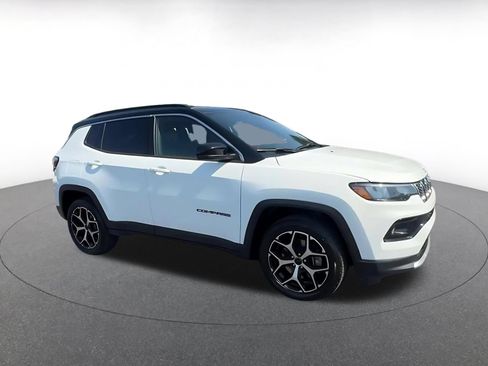 Used 2025 Jeep Compass Limited AWD/4WD image 2