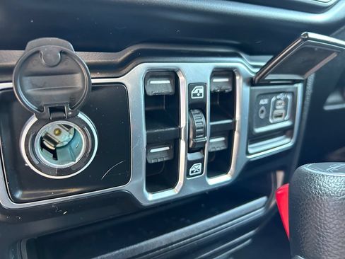 Used 2022 Jeep Gladiator Overland w/ Safety Group AWD/4WD image 21