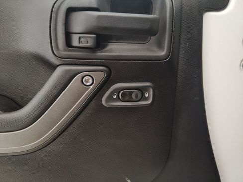 Used 2013 Jeep Wrangler Moab image 12