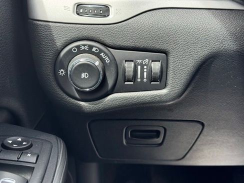 Used 2015 Jeep Cherokee Trailhawk w/ Cold Weather Group AWD/4WD image 25