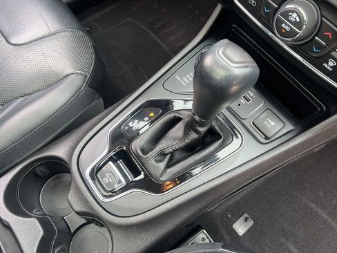 Used 2019 Jeep Cherokee Limited image 25