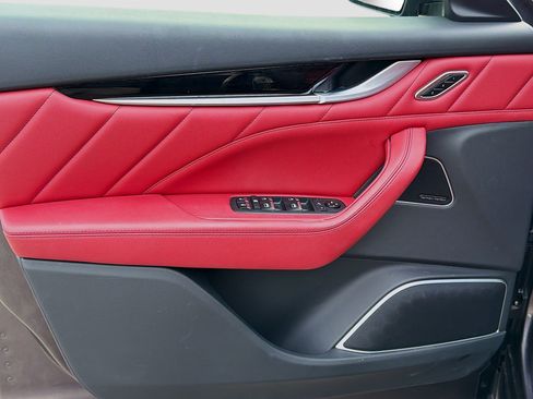 Certified 2022 Maserati Levante GT image 21