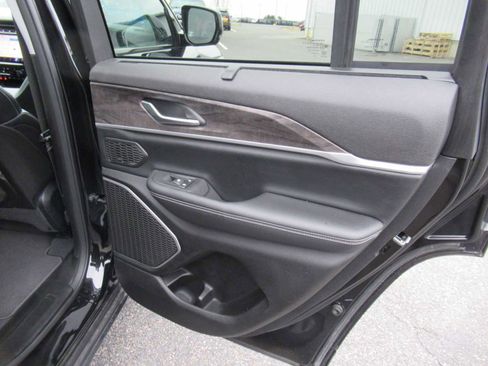 Used 2023 Jeep Grand Cherokee 4WD 4xe w/ Luxury Tech Group II image 24