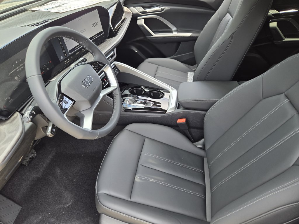 Used 2026 Audi Q5 Premium Plus w/ Premium Plus AWD/4WD image 17