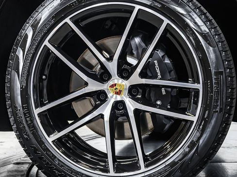 Certified 2025 Porsche Macan image 24