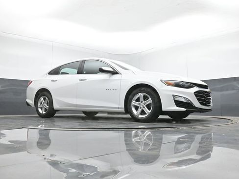 Used 2024 Chevrolet Malibu LT image 40