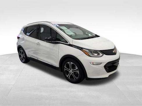 Used 2017 Chevrolet Bolt Premier w/ Driver Confidence II Package FWD image 5
