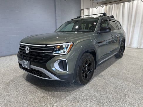 Used 2024 Volkswagen Atlas Peak Edition SEL AWD/4WD image 4