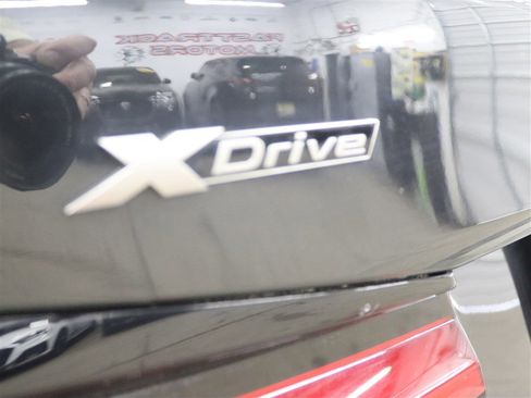 Used 2022 BMW M550i xDrive w/ Executive Package image 11