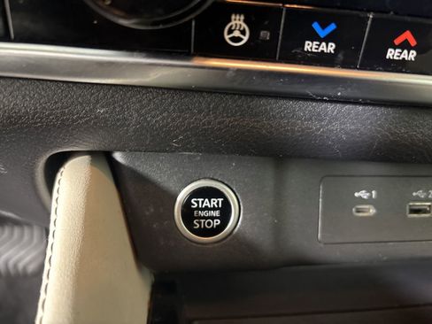 Used 2023 Nissan Rogue SL w/ SL Premium Package image 14