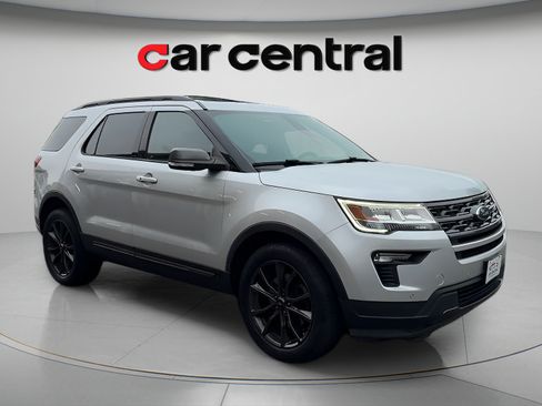 Used 2018 Ford Explorer XLT w/ XLT Appearance Package AWD/4WD image 7