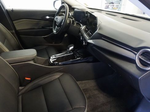 Used 2025 Chevrolet Trax ACTIV w/ Sunroof Package image 26