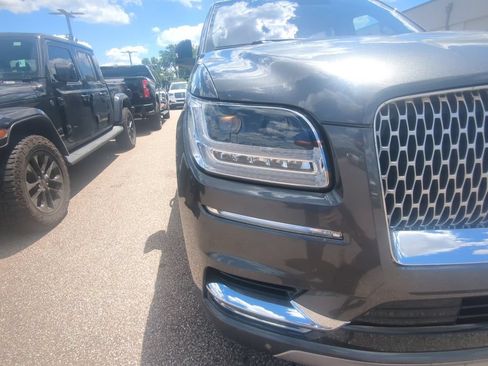 Used 2018 Lincoln Navigator Reserve w/ Technology Package AWD/4WD image 12