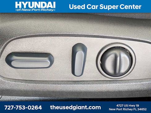 Used 2022 GMC Terrain SLE w/ Driver Convenience Package image 23