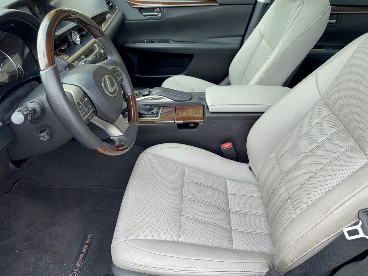 Used 2016 Lexus ES 350 w/ Luxury Package w/Wood Trim FWD image 5