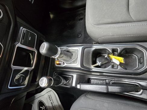 Used 2021 Jeep Wrangler Unlimited Sport image 22