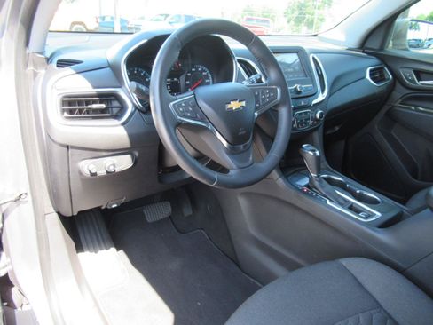 Used 2018 Chevrolet Equinox LT FWD image 17