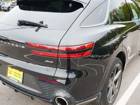Used 2023 Genesis GV70 2.5T w/ Sport Prestige Package image 10