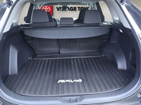 Certified 2022 Toyota RAV4 XLE w/ Convenience Package FWD image 15
