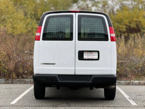 Used 2018 Chevrolet Express 2500 image 7