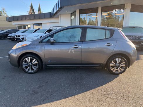 Used 2016 Nissan Leaf SV w/ Premium Package image 2