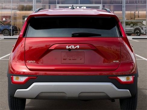 Used 2024 Kia Niro LX image 13