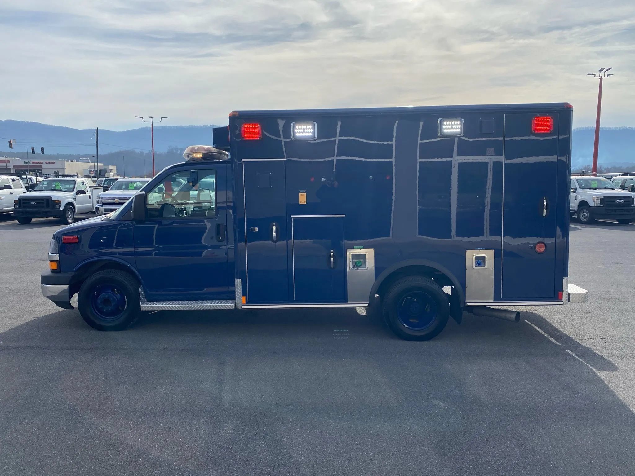 Used 2013 Chevrolet Express 3500 w/ Ambulance Package RWD image 5