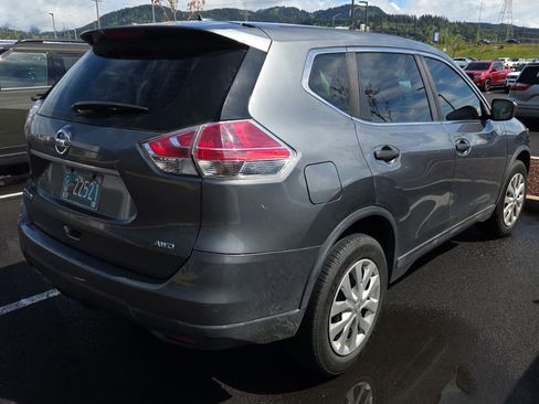 Used 2016 Nissan Rogue S image 2
