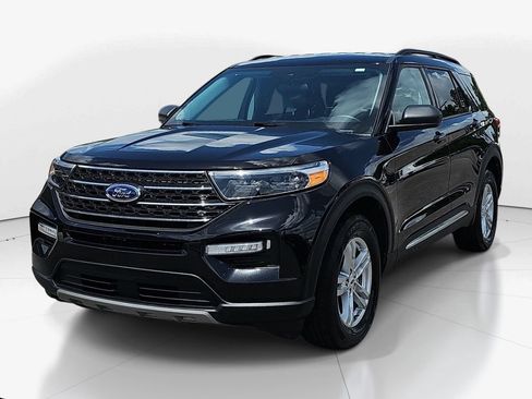Used 2023 Ford Explorer XLT w/ Equipment Group 202A AWD/4WD image 11