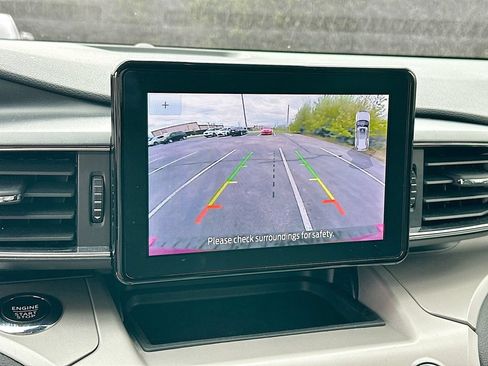 Used 2023 Ford Explorer XLT w/ Equipment Group 202A AWD/4WD image 18
