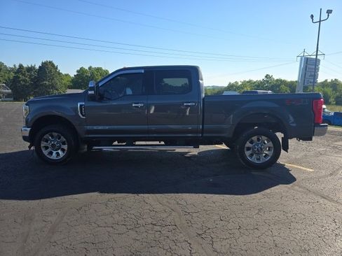 Used 2018 Ford F350 Lariat w/ Chrome Package image 5