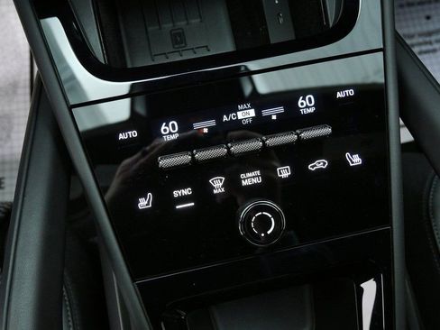 Used 2025 Porsche Cayenne GTS image 33