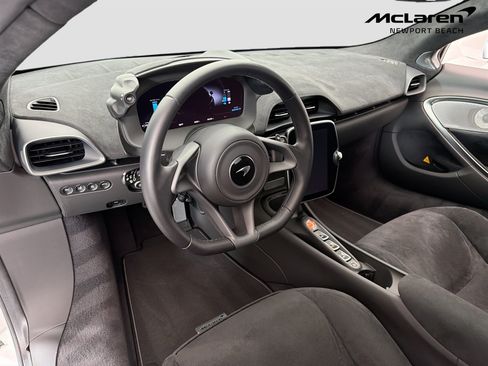 Used 2025 McLaren Artura RWD image 26