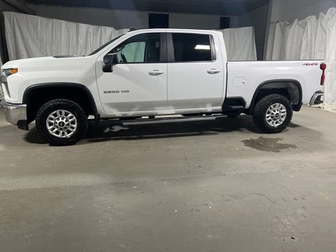 Used 2022 Chevrolet Silverado 2500 LT AWD/4WD image 4