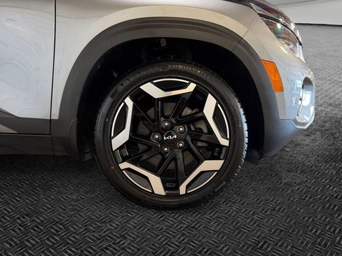 Certified 2024 Kia Seltos SX w/ SX Sunroof Package AWD/4WD image 11