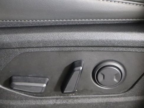 Certified 2025 Kia Sorento S w/ Panoramic Sunroof Package FWD image 24