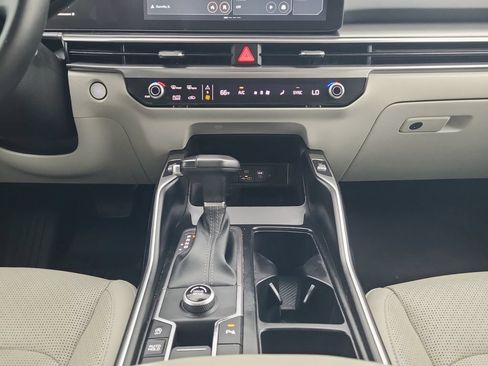 Used 2025 Kia Sorento S FWD image 11