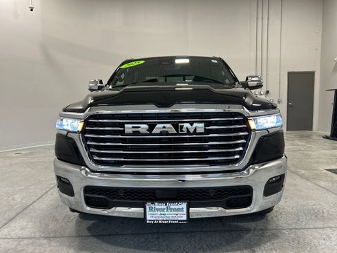 Used 2025 RAM 1500 Laramie AWD/4WD image 3